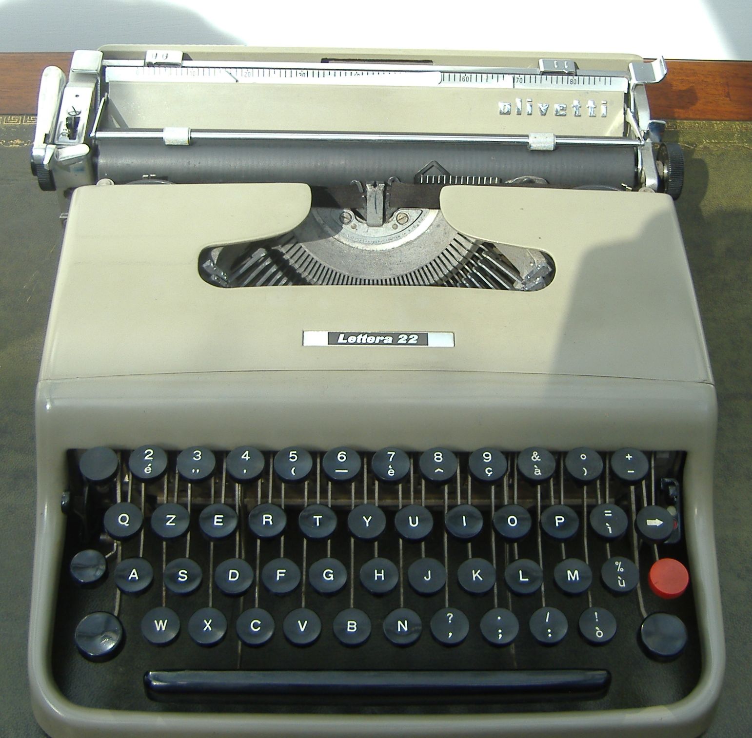 Olivetti Lettera 22 typewriter